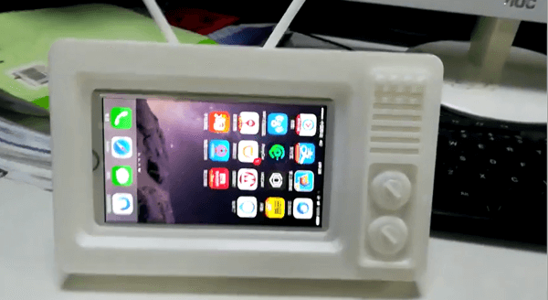 一技術宅的腦洞：3D打印復古電視機竟能‘吃掉’手機！